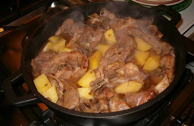 Картошка тушеная с мясом - отличное блюдо в будни и праздники