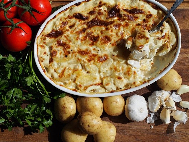 Как приготовить картофельный гратен с горбушей и брюссельской капустой?